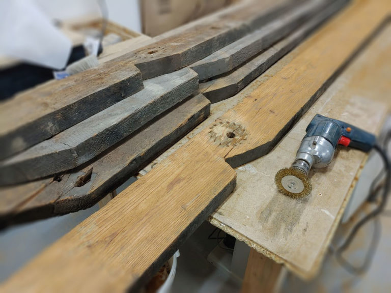 Tools Postel Jak jsme vyráběli postel ze starých trámů - W-Craft